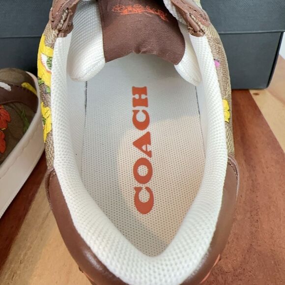 NWT Coach Clip Low Top Sneaker In Signature Canvas With Floral Print size US6 - Picture 11 of 12